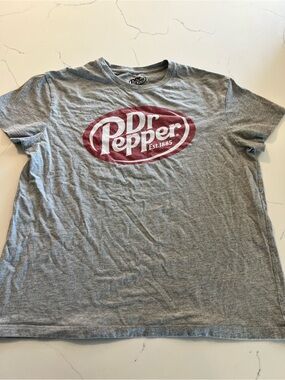 Dr Pepper Logo Short Sleeve Tee in Grey with Red Graphic
